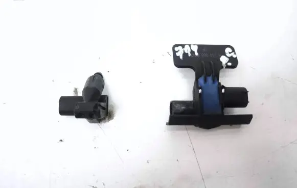 Mercedes-Benz ML W164 Windshield washer spray nozzle A1648600347