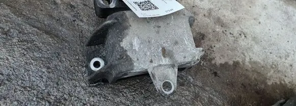 Audi A3 S3 8L Engine mount bracket