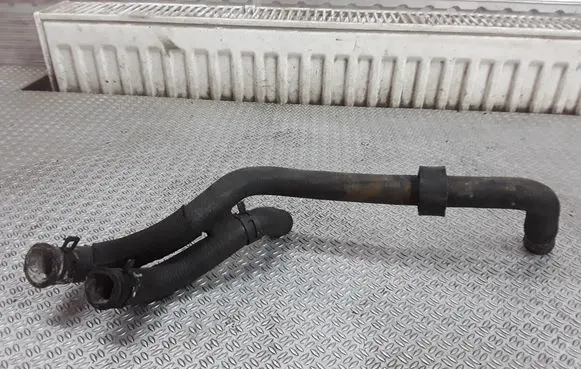 Volkswagen PASSAT B5.5 Engine coolant pipe/hose