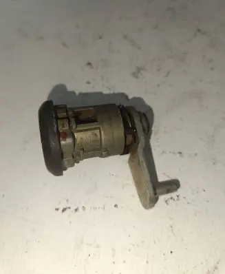 Ford Mondeo Mk III Coupe door lock (next to the handle) 109109
