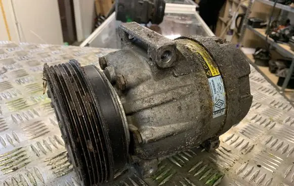 Renault Scenic I Air conditioning (A/C) compressor (pump) 7700103536