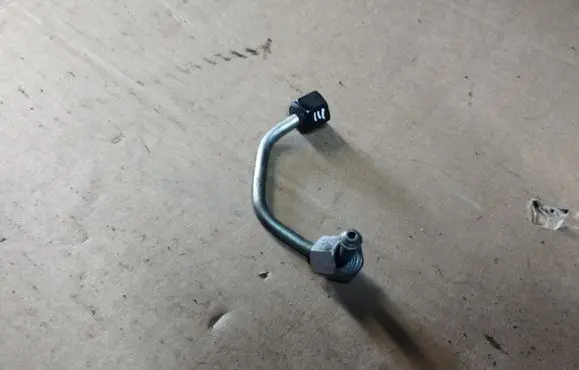 Peugeot 4007 Fuel line pipe