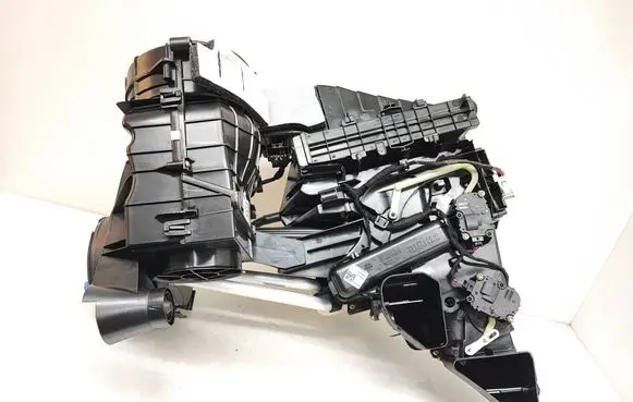 BMW X7 G07 Interior heater climate box assembly housing 6807233 5A57380 B82023
