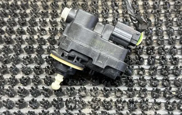 Headlight level adjustment motor