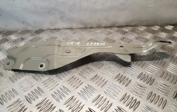 Mitsubishi Colt Fender mounting bracket