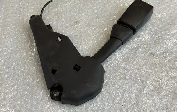 BMW 5 E39 Front seatbelt buckle 8257796 72118257796