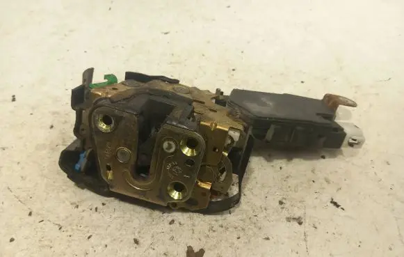 Subaru Forester SF Front door lock