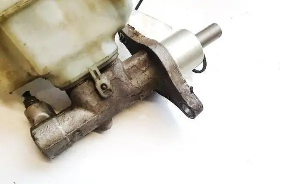Skoda Octavia Mk2 (1Z) Master brake cylinder