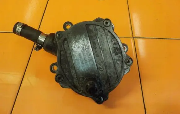 BMW X5 E53 Vacuum pump 7525075