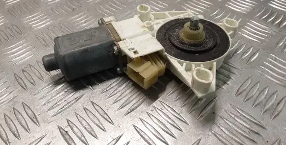 Mercedes-Benz ML W164 Front door window regulator motor 0130822272