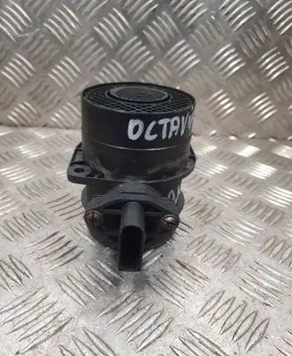 Skoda Octavia Mk2 (1Z) Mass air flow meter 0281002461 074906461B