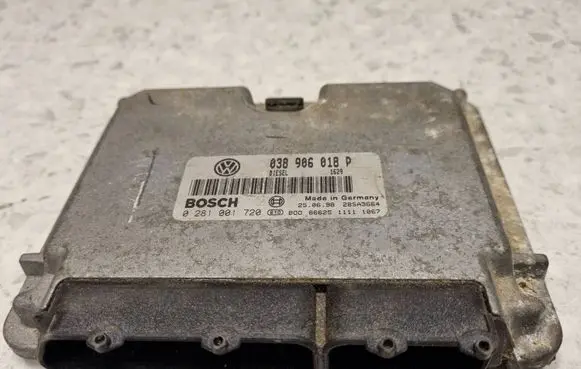 Volkswagen PASSAT B5 Engine control unit/module 038906018 0281001720