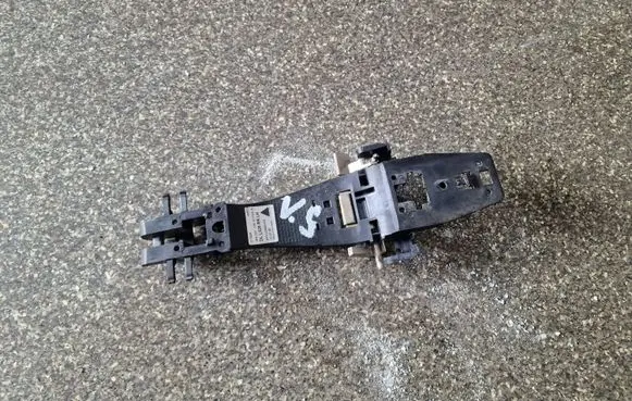Rear door exterior handle/bracket