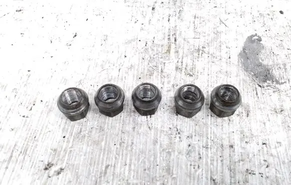 Chrysler 300 - 300C Nuts/bolts 