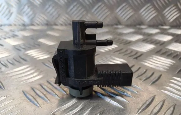 Volkswagen Touran I Turbo solenoid valve 1K0906283A