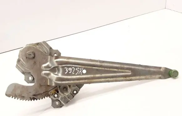 Rear door manual window regulator