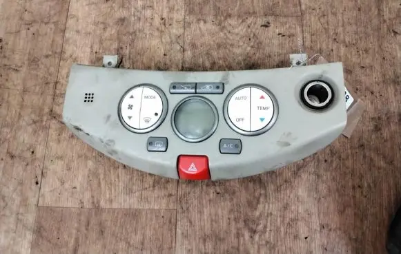 Nissan King Cab, Navara Climate control unit