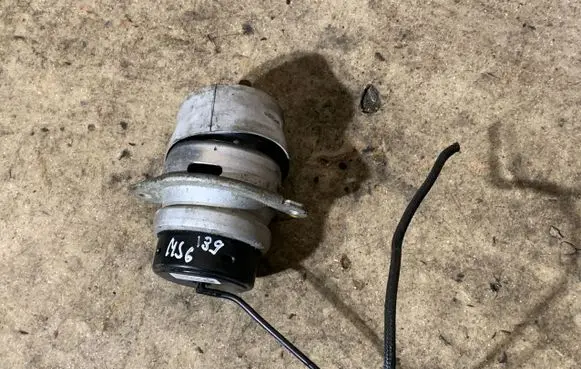 Engine mount bracket