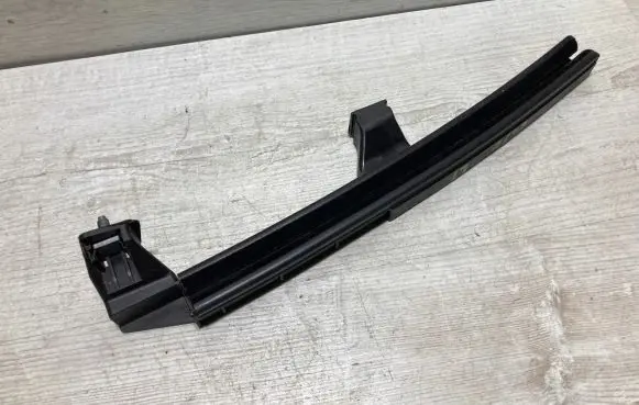 Renault Clio V Rear door windshield rail 821447967r