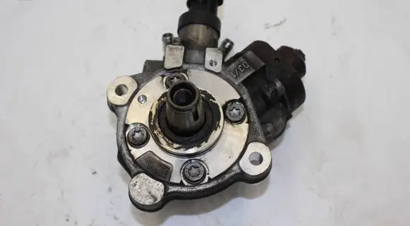 BMW 5 E60 E61 Fuel injection high pressure pump 7807495