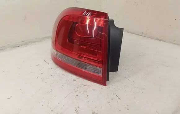 Volkswagen Touareg II Rear/tail lights 7P6945095D