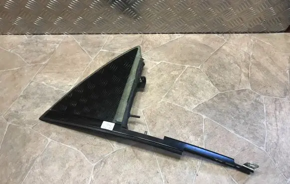 Mercedes-Benz CLS C219 Rear side window E000184