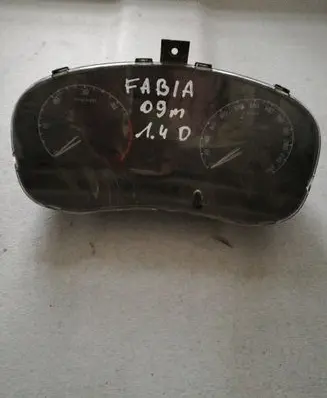 Skoda Fabia Mk2 (5J) Speedometer (instrument cluster) V2802476