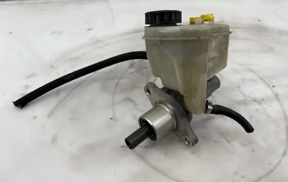 Master brake cylinder
