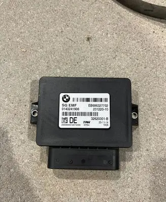 BMW 5 F10 F11 Hand brake control module 6863277 32620301B 0143241906