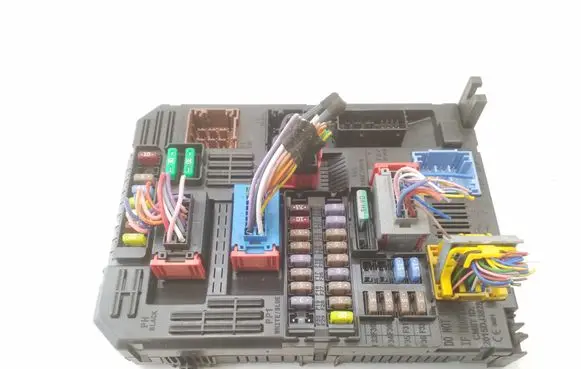 Citroen C4 Aircross Fuse module 983288138000 9832881380