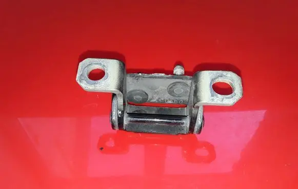 Chevrolet Captiva Rear door lower hinge 11D01