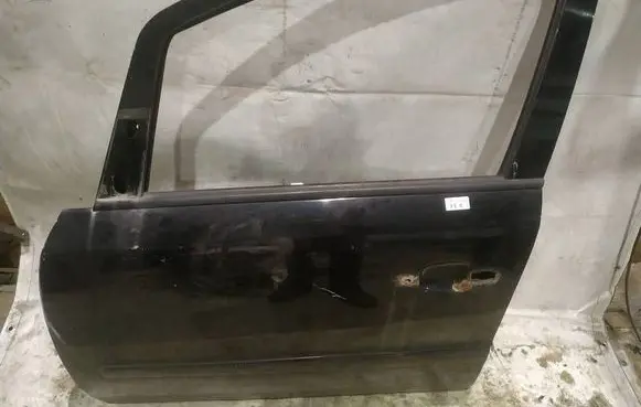 Opel Zafira B Front door JUODOS