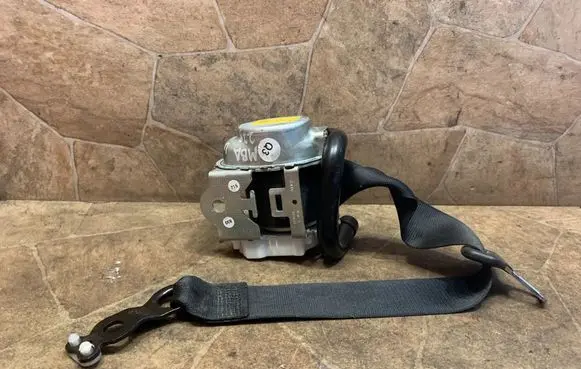 Mercedes-Benz C W205 Rear seatbelt 34134621