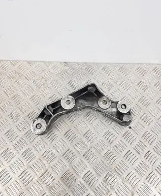Mercedes-Benz CLS C218 X218 Front differential bracket A2720140295