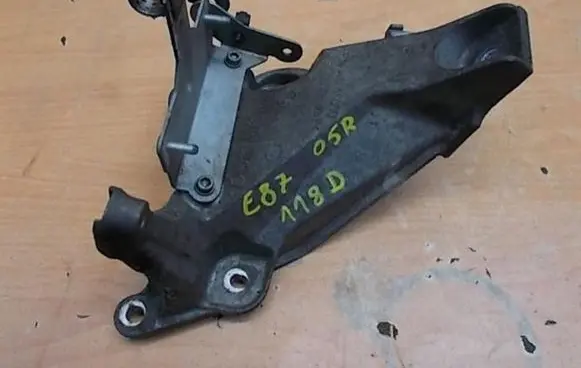 BMW 1 E81 E87 Engine mounting bracket