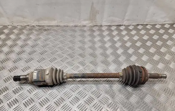 Toyota Yaris Front driveshaft P26080568