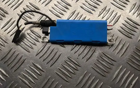 Audi A8 S8 D2 4D Aerial antenna amplifier 4D0035225D