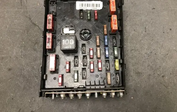 Volkswagen PASSAT B6 Fuse module 3C0937125