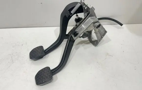 BMW 3 E92 E93 Pedal assembly 678711 42322403