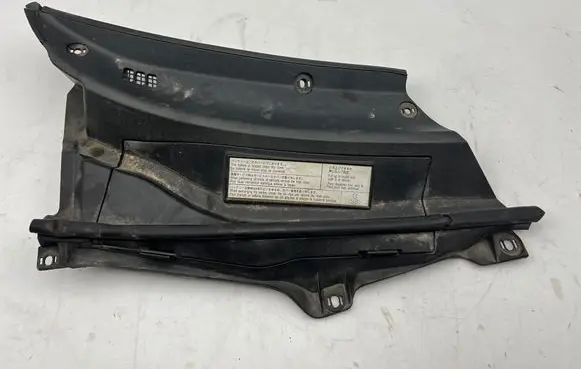 Toyota RAV 4 (XA20) Wiper trim A5570942021 5578442021