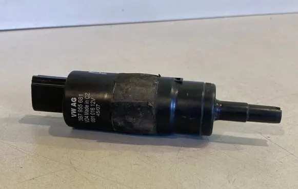 Audi A6 S6 C6 4F Windscreen/windshield washer pump 3B7955681