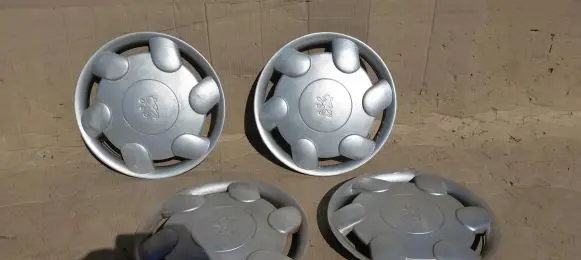 Peugeot 206 R14 wheel hub/cap/trim 