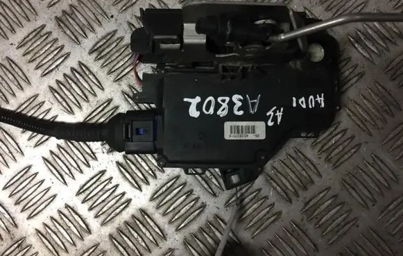 Audi A3 S3 8P Front door lock 4E2837016