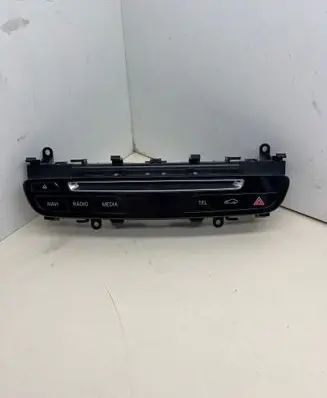 Head unit multimedia control