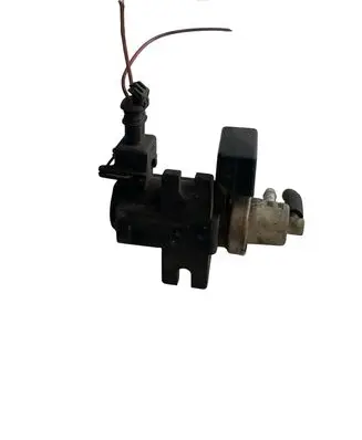 Audi A6 S6 C5 4B Vacuum valve 68201