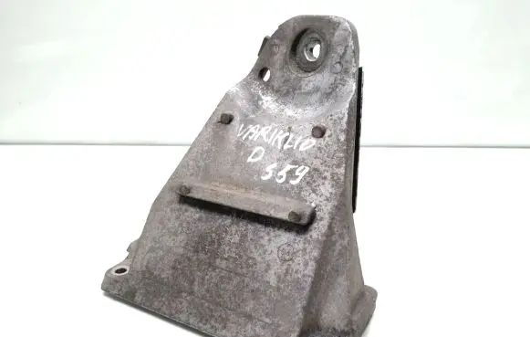 BMW 5 E60 E61 Engine mounting bracket 6761112