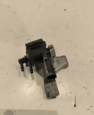 Volkswagen Golf V Turbo solenoid valve 1K0906283A