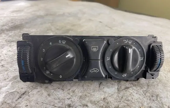 Mercedes-Benz E W210 Climate control unit 2108300185