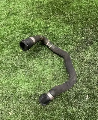 Coolant pipe/hose