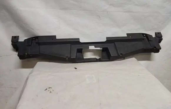 Chevrolet Suburban Radiator trim 15865945